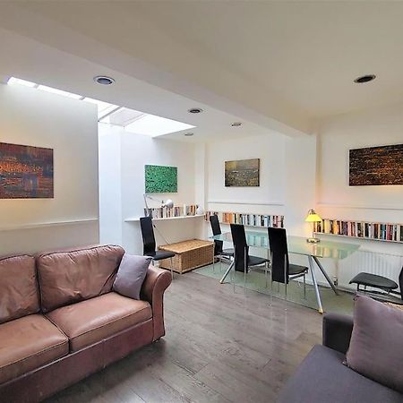 Stylish Apartment Near Carnaby Street, Sleeps 4. 伦敦 外观 照片