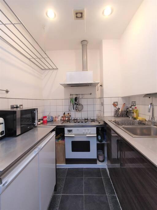 Stylish Apartment Near Carnaby Street, Sleeps 4. 伦敦 外观 照片