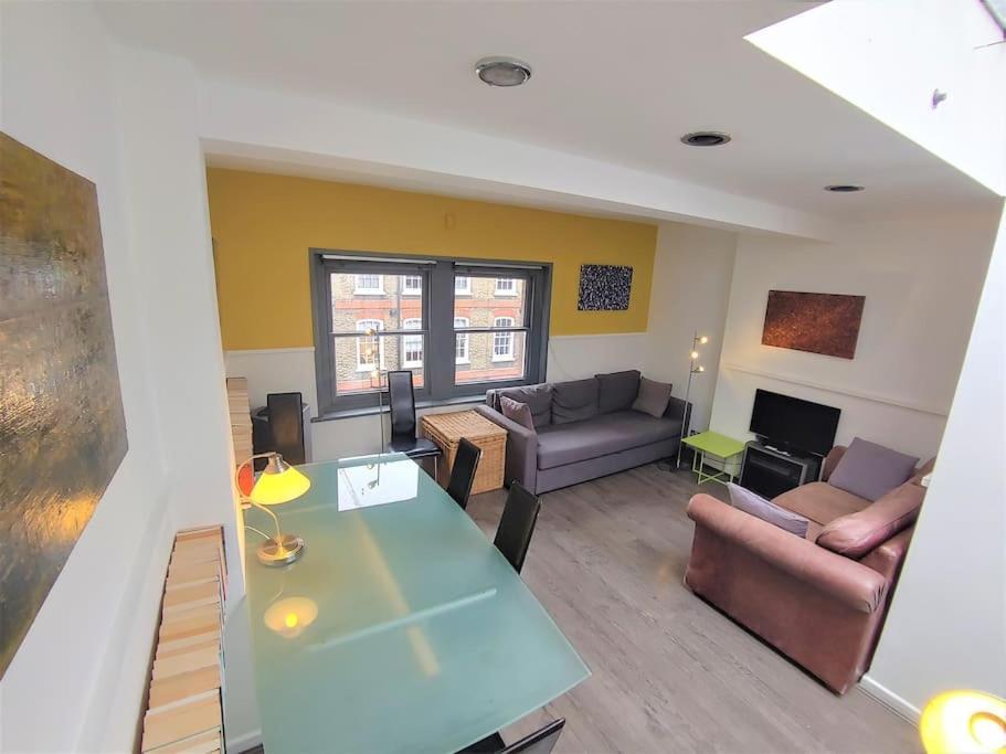 Stylish Apartment Near Carnaby Street, Sleeps 4. 伦敦 外观 照片