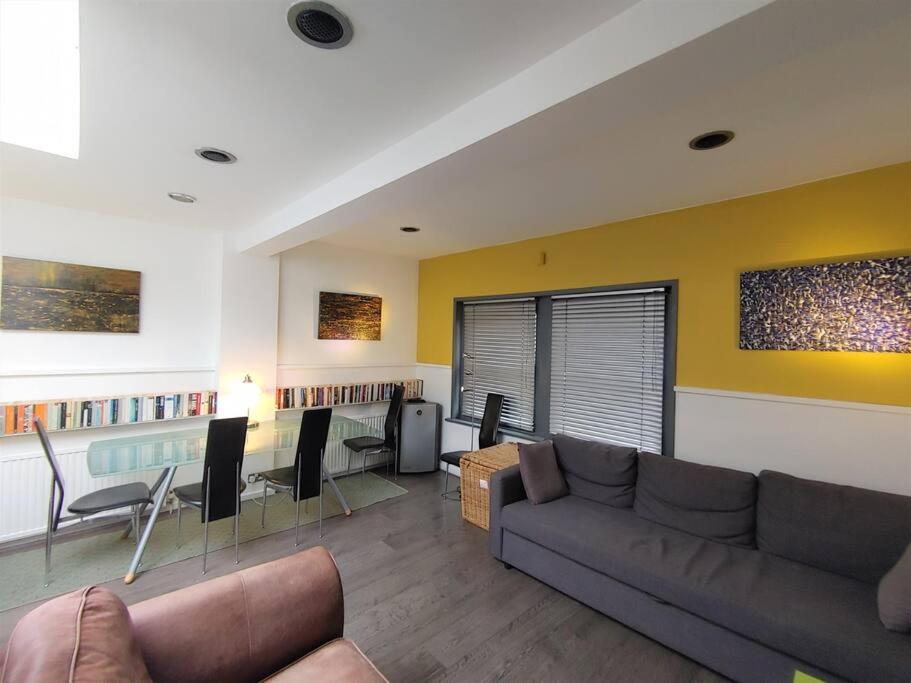 Stylish Apartment Near Carnaby Street, Sleeps 4. 伦敦 外观 照片