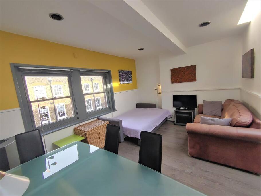 Stylish Apartment Near Carnaby Street, Sleeps 4. 伦敦 外观 照片