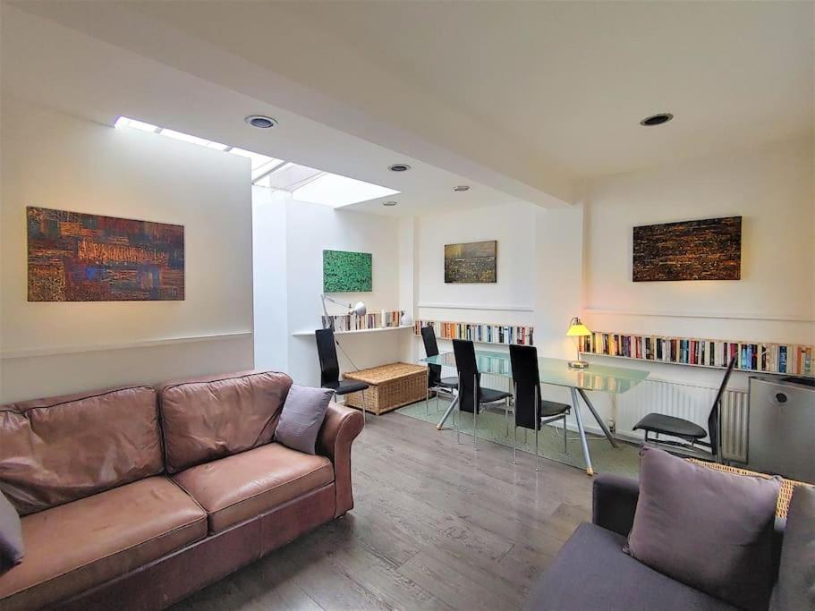 Stylish Apartment Near Carnaby Street, Sleeps 4. 伦敦 外观 照片