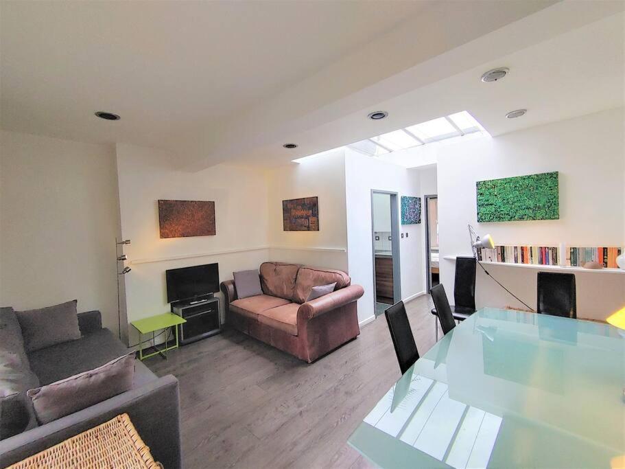 Stylish Apartment Near Carnaby Street, Sleeps 4. 伦敦 外观 照片