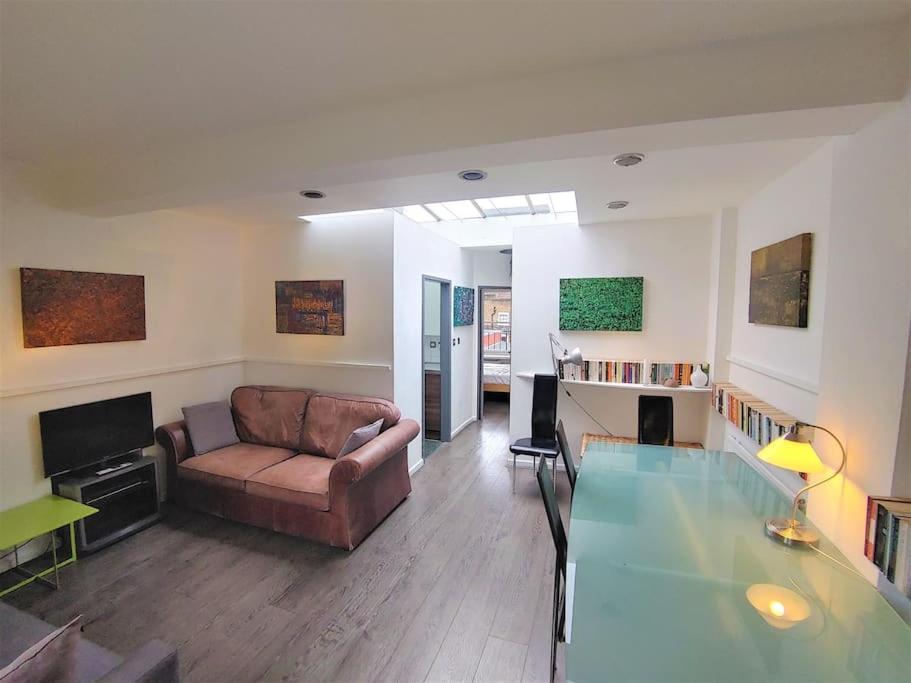 Stylish Apartment Near Carnaby Street, Sleeps 4. 伦敦 外观 照片